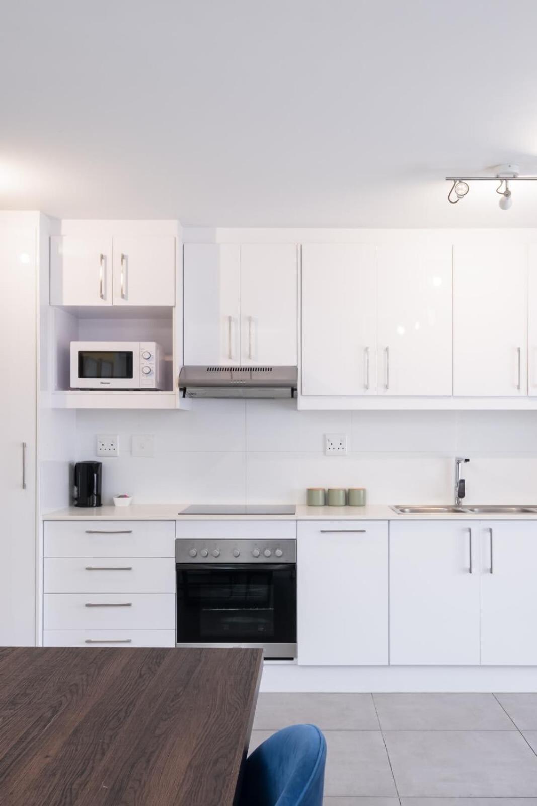 Madison Modern Oasis Apartment
